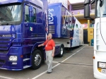 Jeden z kamion AB cardion, tento je s materilem pro zvodn motorku a stoj u boxu